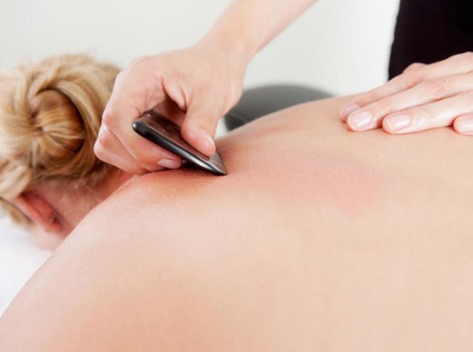 Gua Sha tehnika v tradicionalni kitajski medicini spodbuja prekrvavitev, pomaga pri razstrupljanju ter podpira ohranjanje zdravja sodobnega človeka.